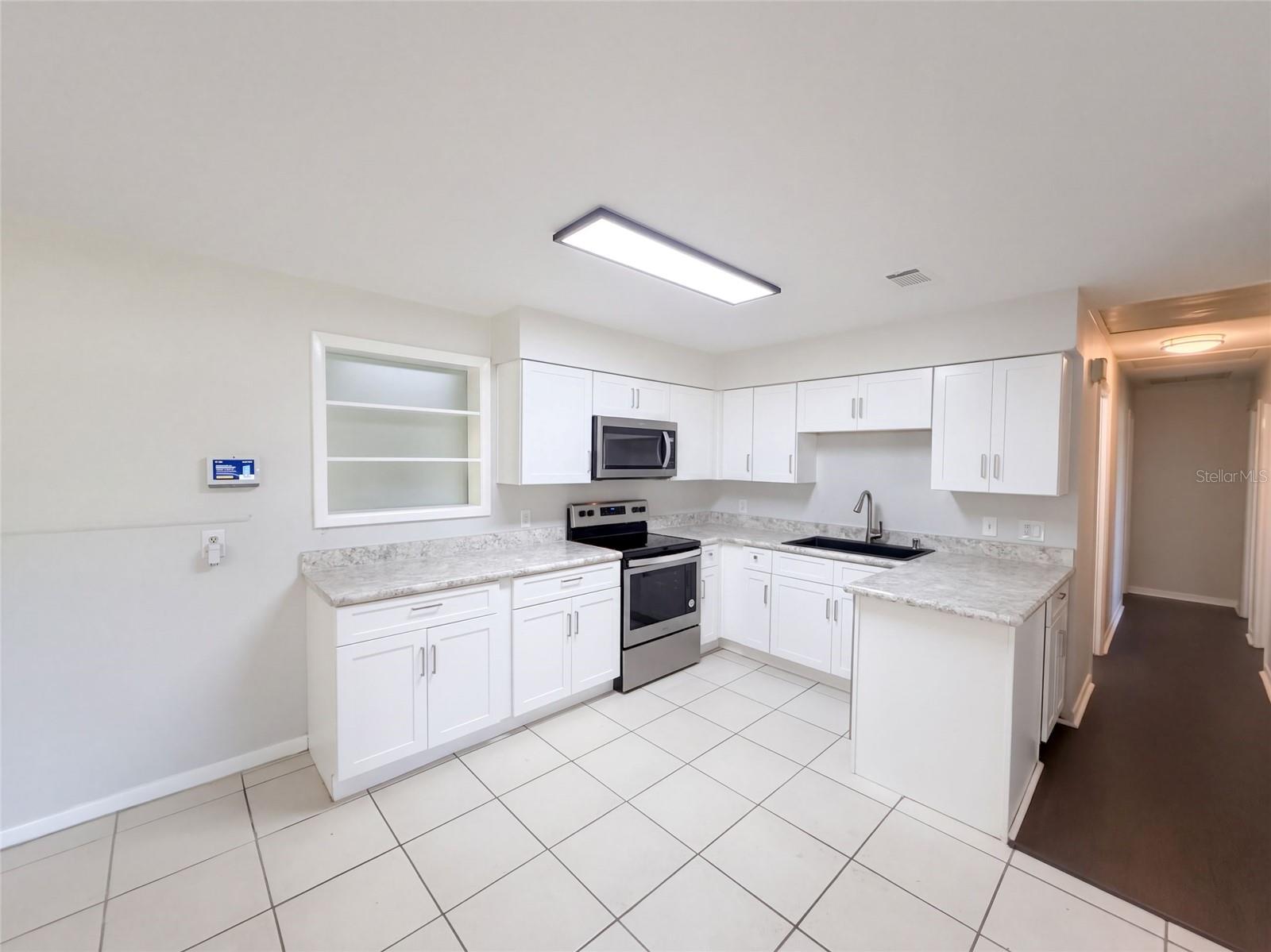 Listing photo 2 for 425 W Daughtery Rd
