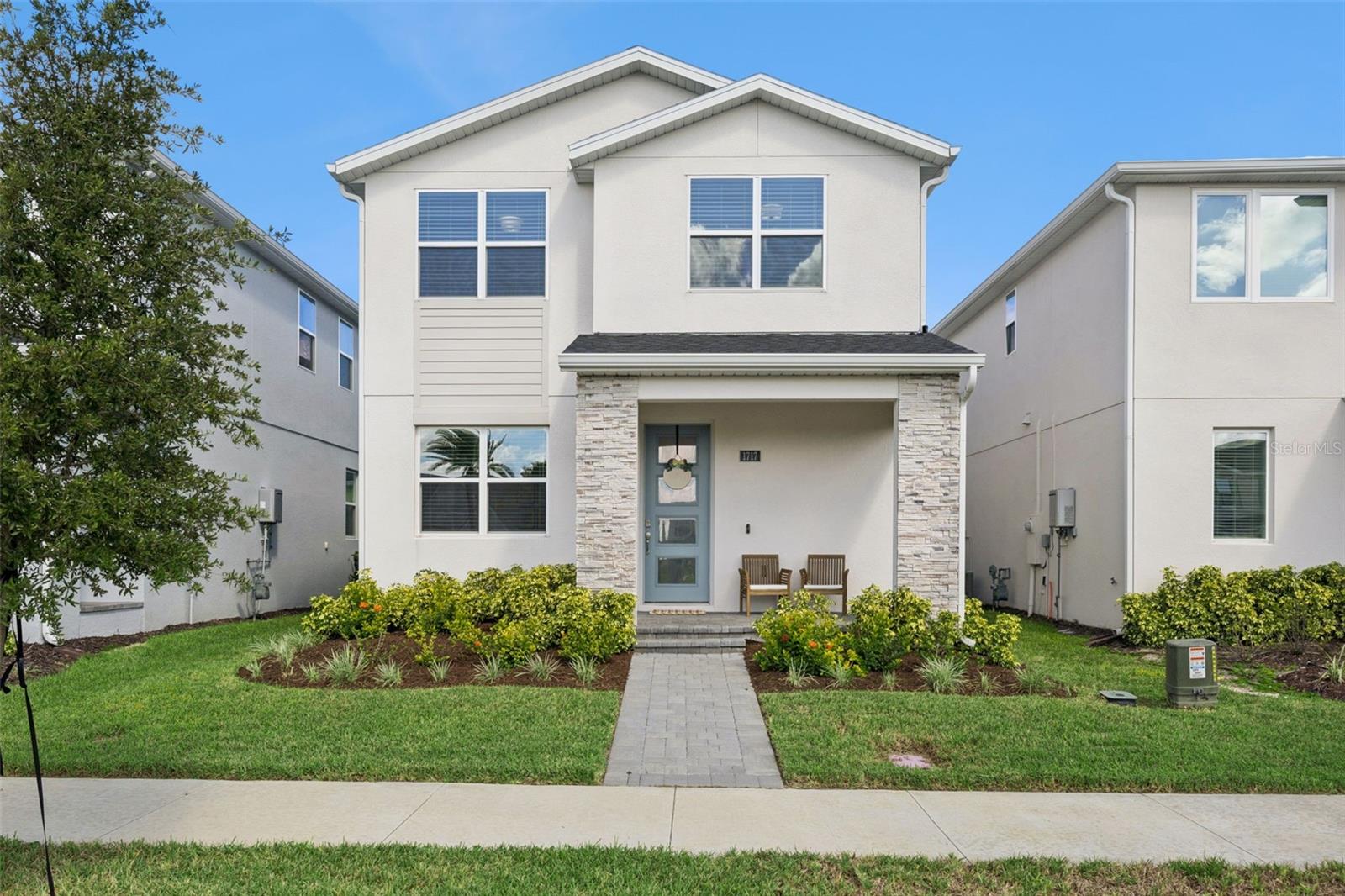 Listing photo 1 for 1717 Crowncrest Dr