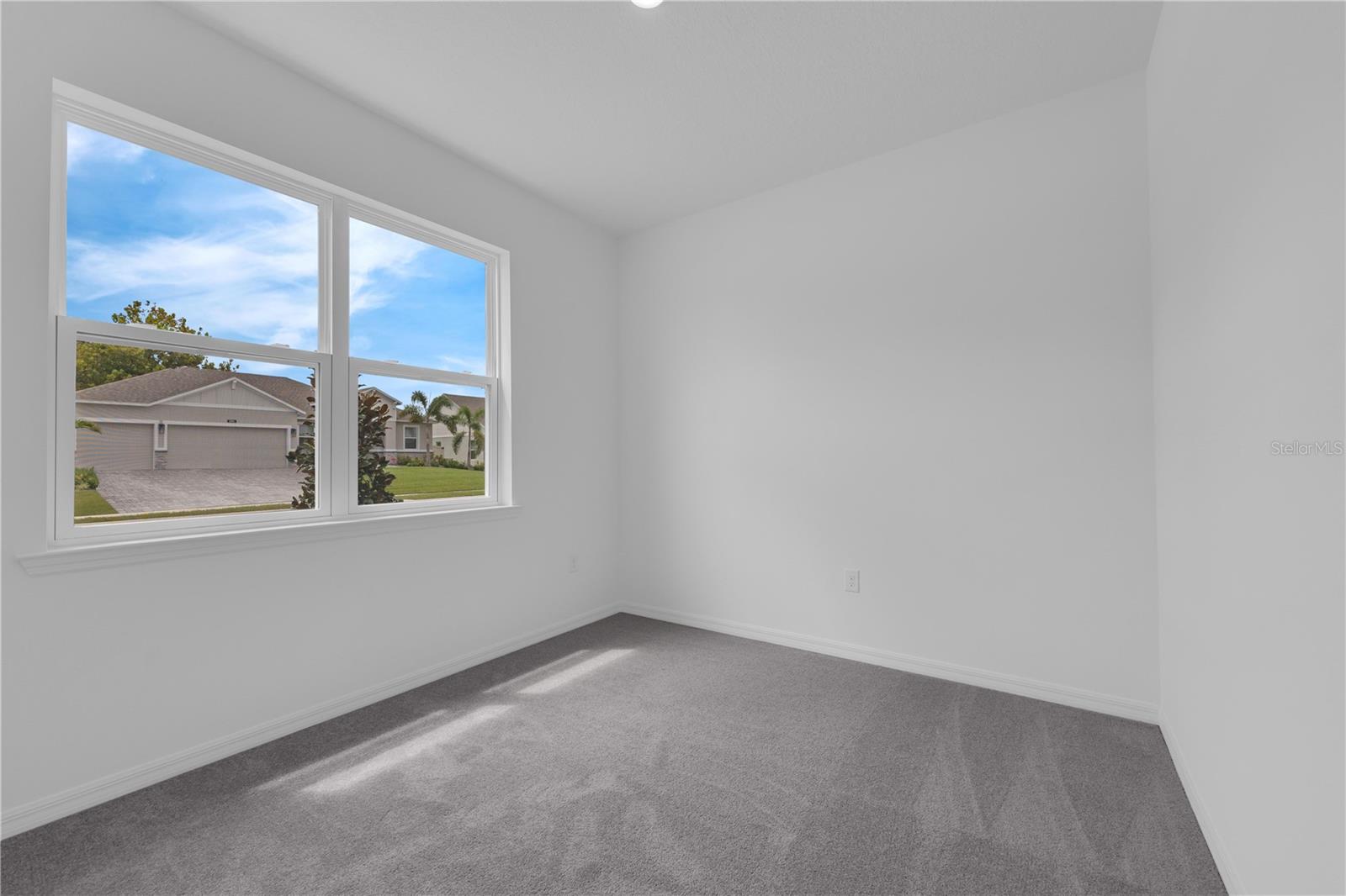 Listing photo 2 for 1830 Horsetail Dr