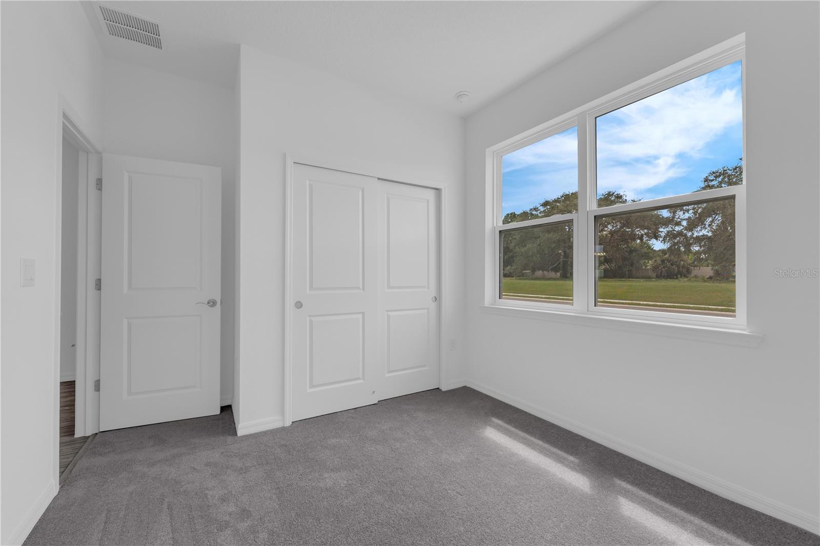 Listing photo 3 for 1830 Horsetail Dr