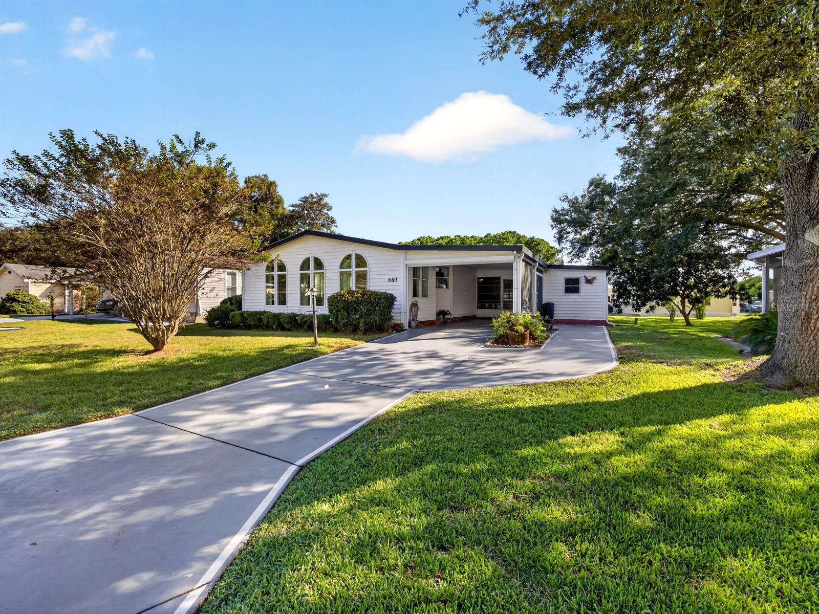Listing photo 2 for 660 Rainbow Blvd