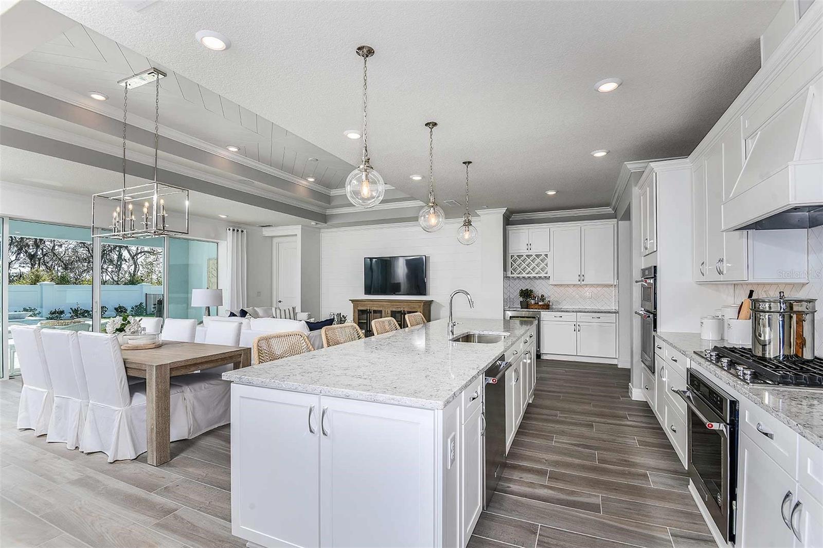 Listing photo 3 for 6541 White Willow Court
