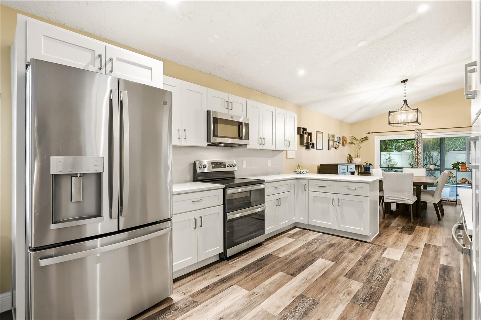 Listing photo 3 for 1064 Kelly Creek Cir