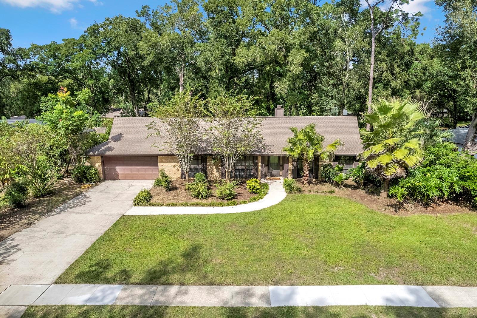Listing photo 3 for 432 Burnt Tree Ln