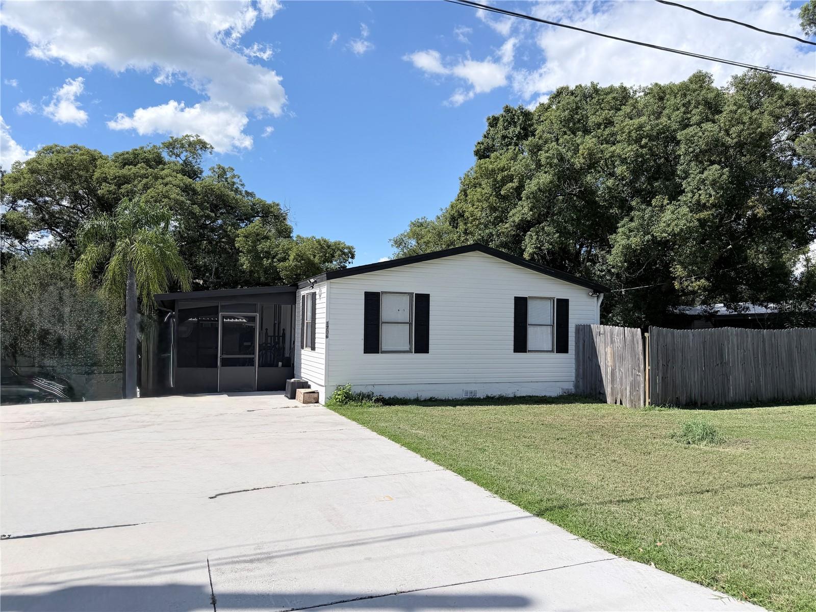 Listing photo for 1706 Charleston Ln