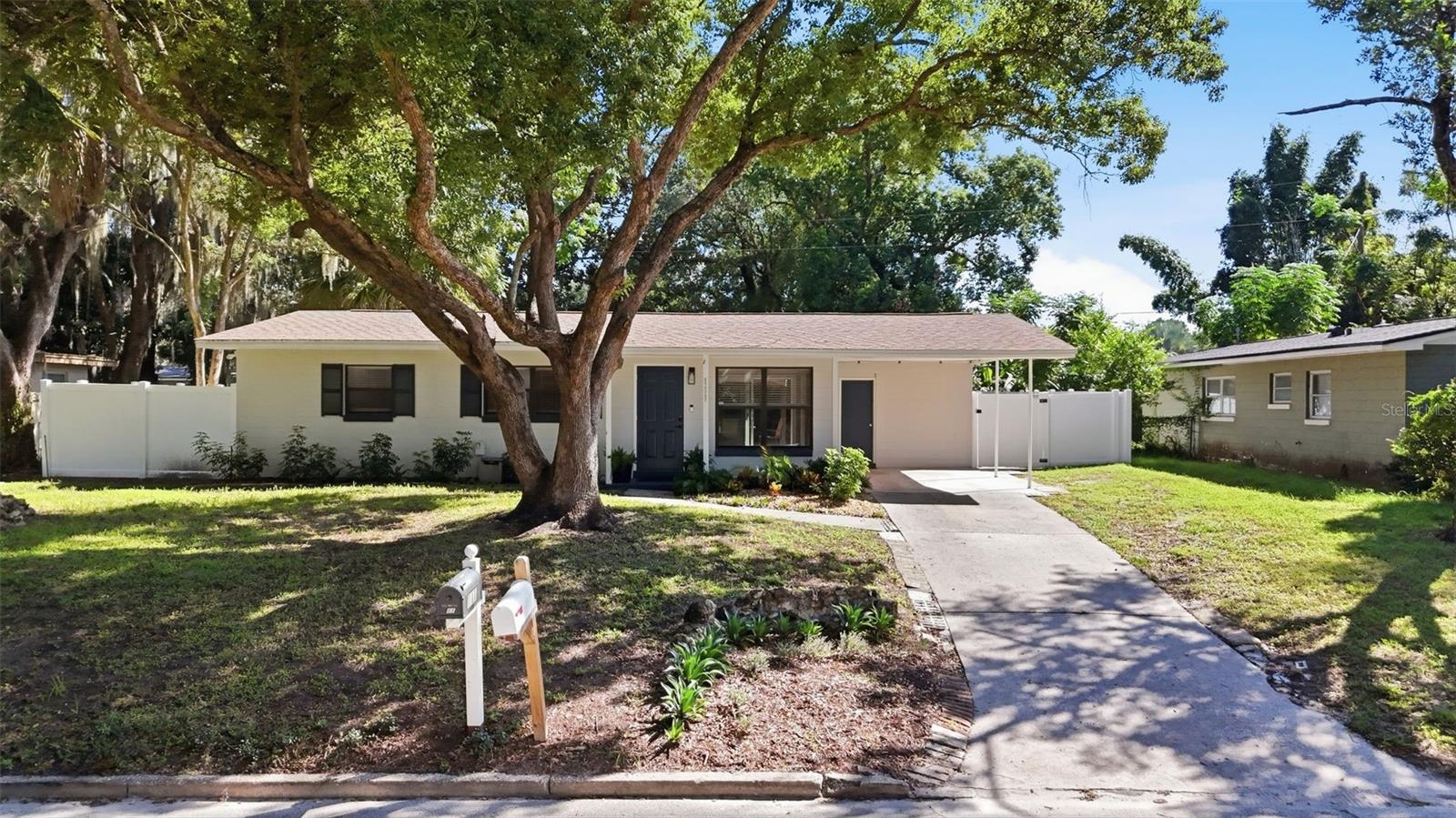 Listing photo 2 for 111 E Lauren Ct