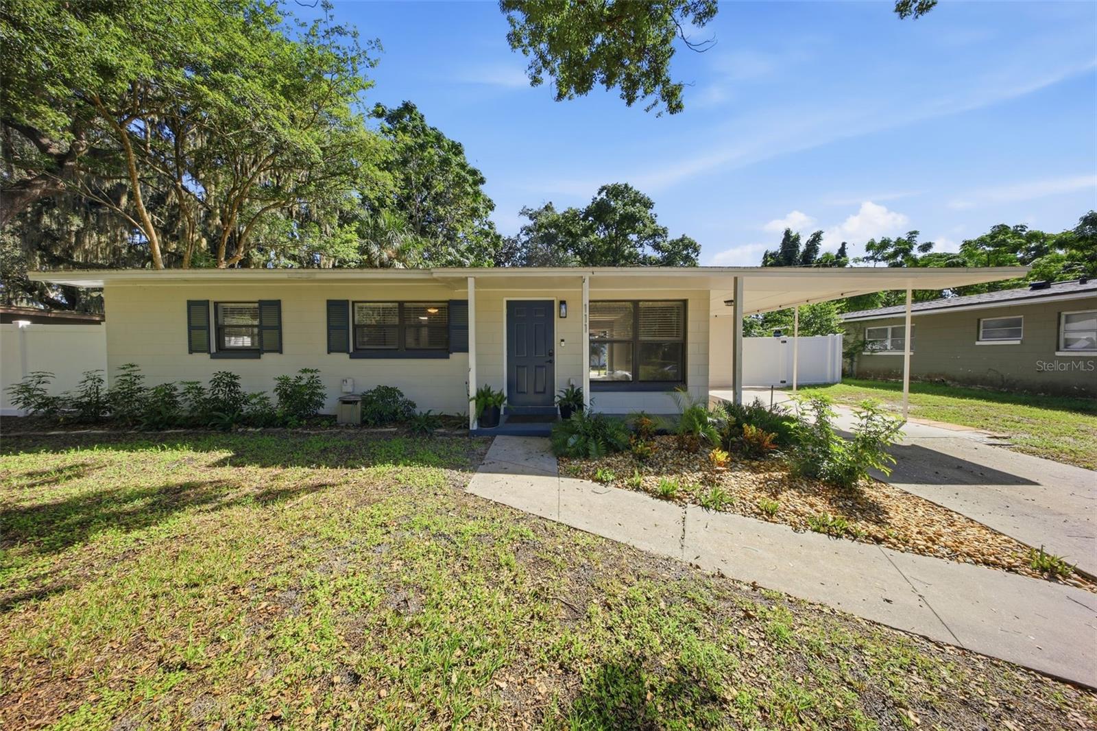 Listing photo 1 for 111 E Lauren Ct