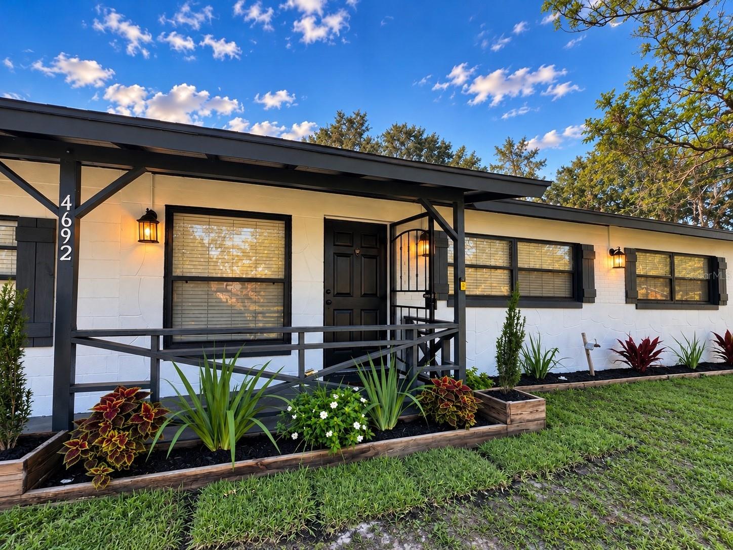 Listing photo 2 for 4692 Barley St