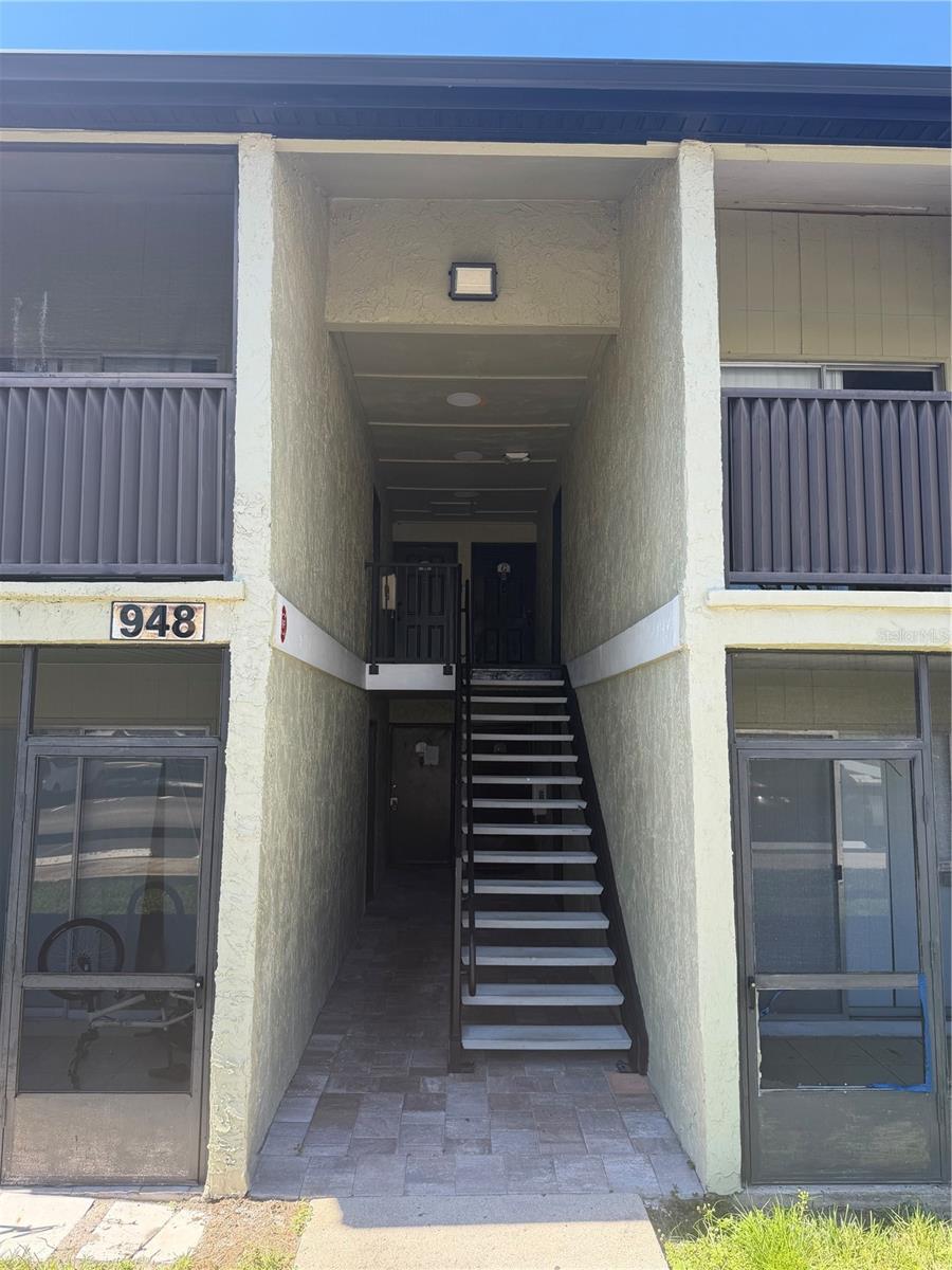 Listing photo 1 for 948 Lake Destiny #g