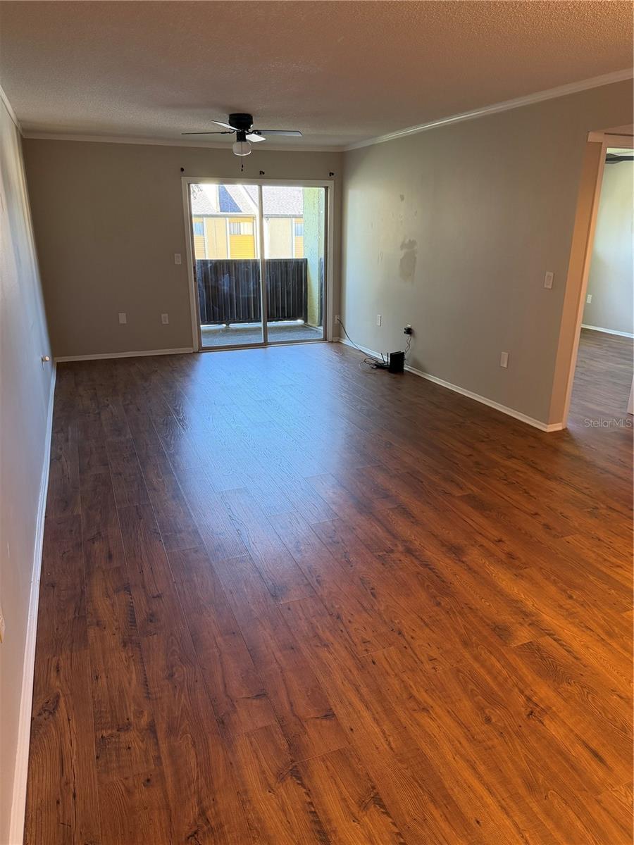 Listing photo 3 for 948 Lake Destiny #g