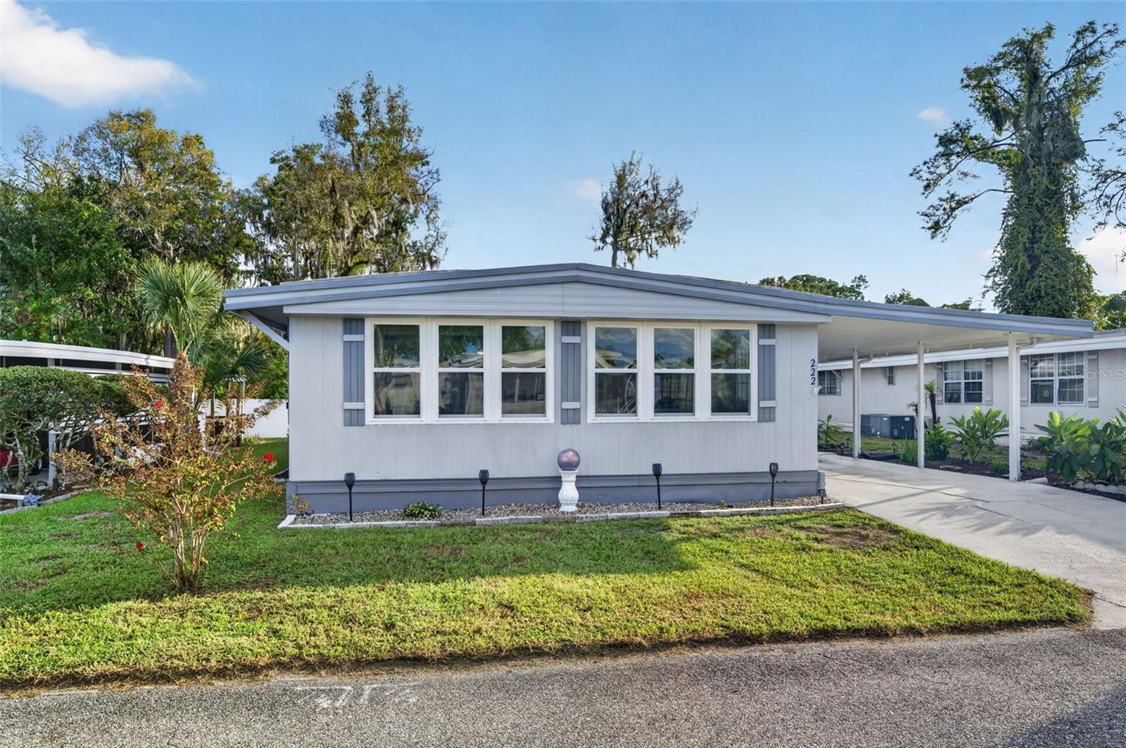 Listing photo 3 for 222 Paradise S