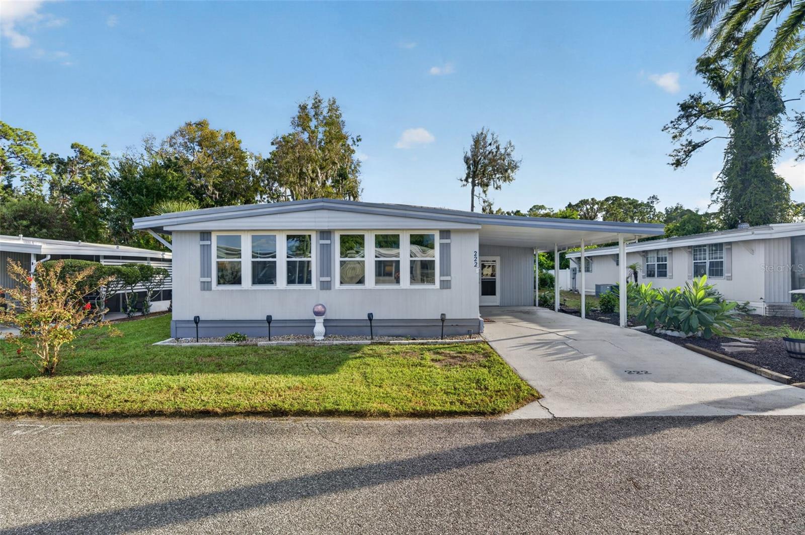 Listing photo 1 for 222 Paradise S