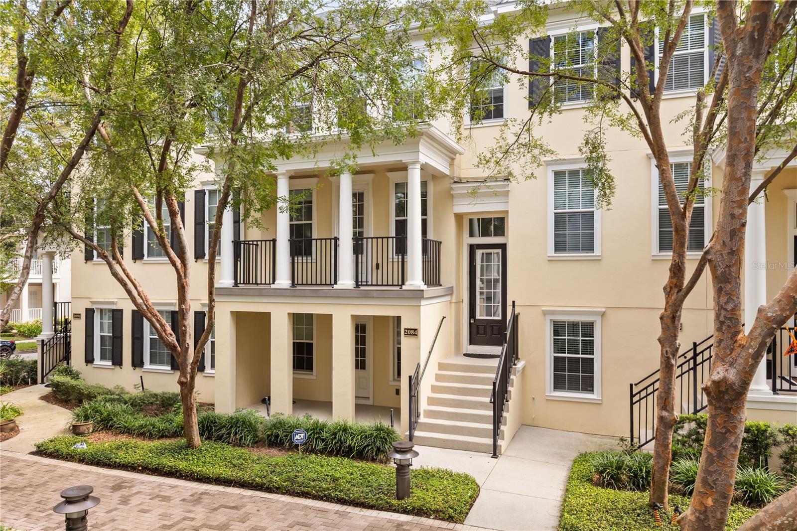 Listing photo 2 for 2084 Brink Aly
