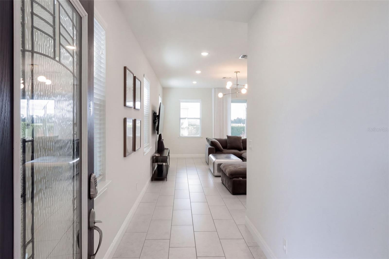 Listing photo 3 for 7779 Westland Dr