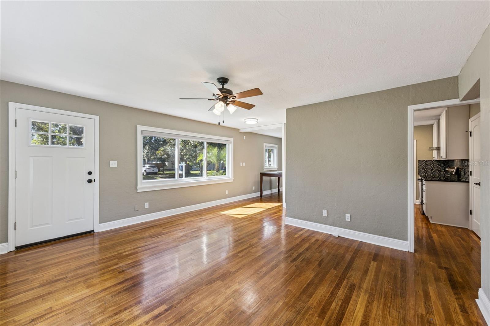 Listing photo 3 for 3115 Hargill Dr