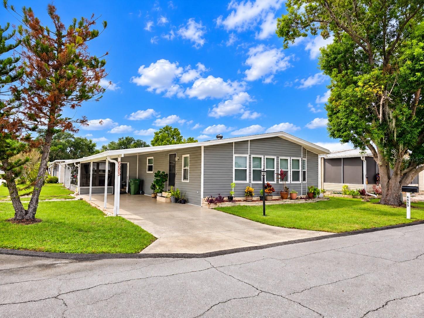 Listing photo 1 for 6685 Briarhill Dr Ne