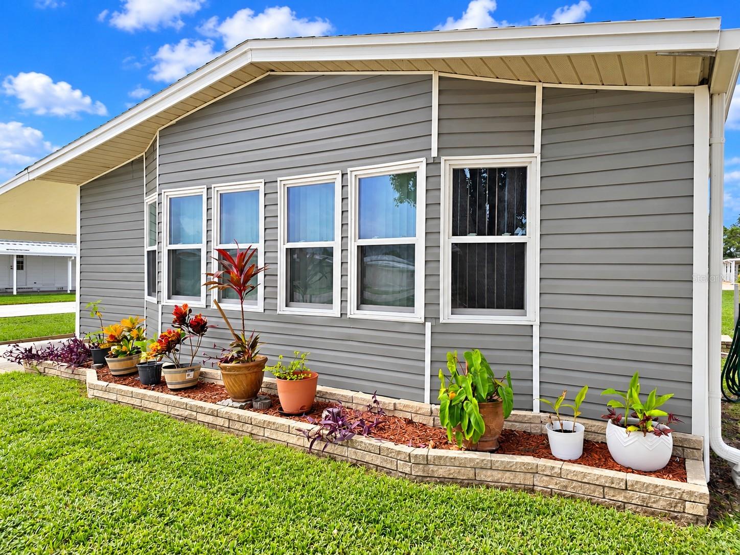 Listing photo 3 for 6685 Briarhill Dr Ne