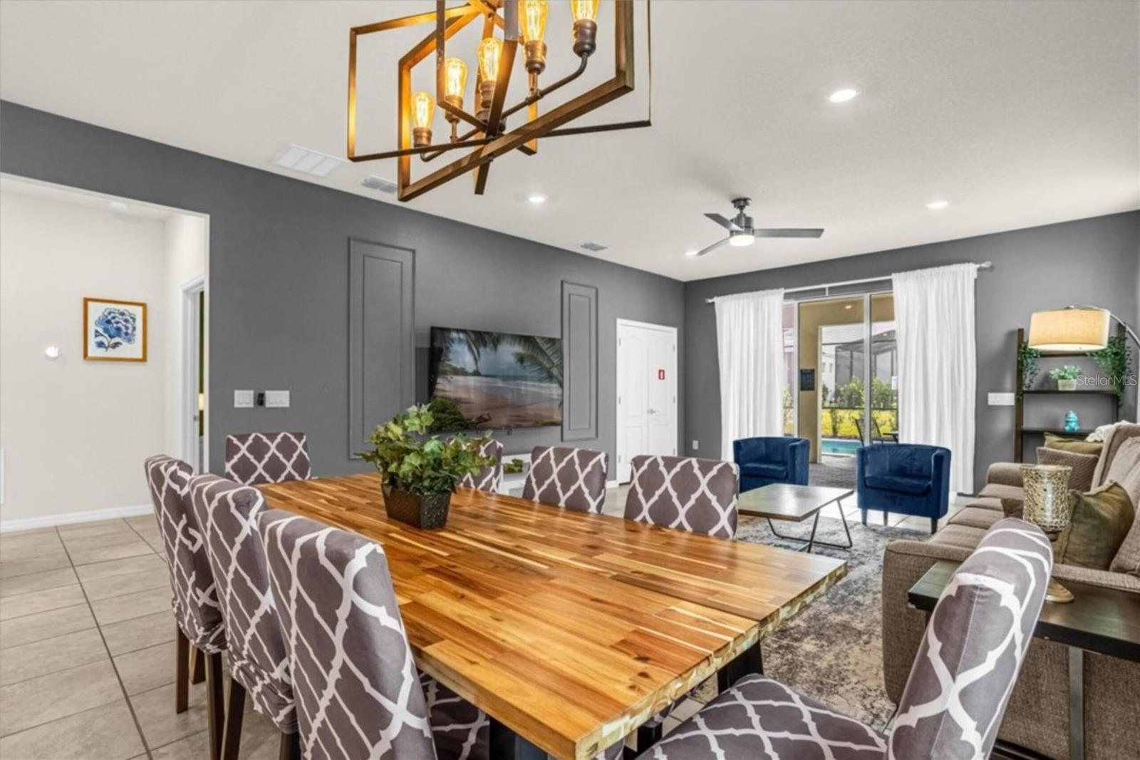 Listing photo 3 for 7240 Oakmoss Loop