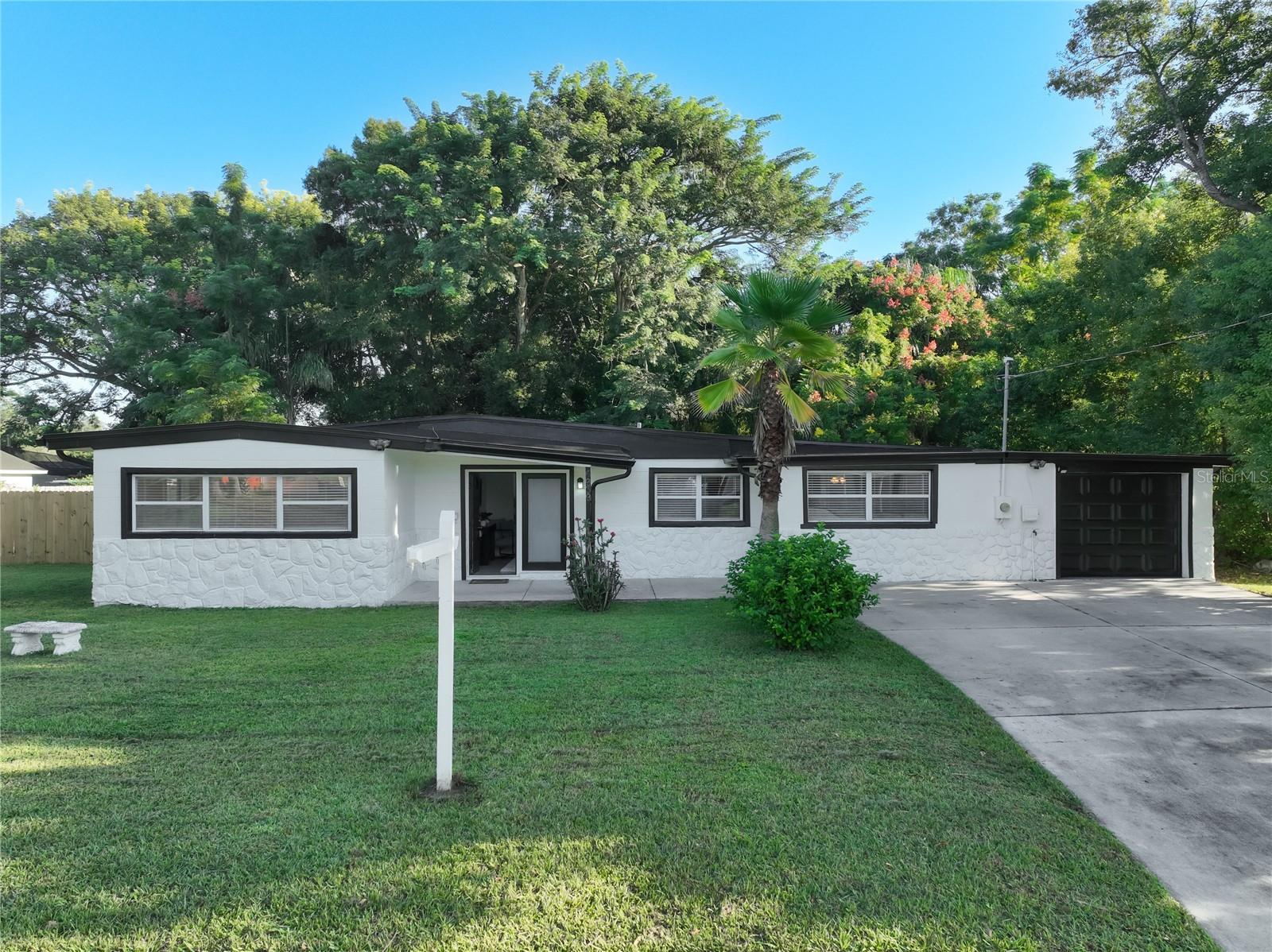 Listing photo 1 for 5939 Dogwood Dr