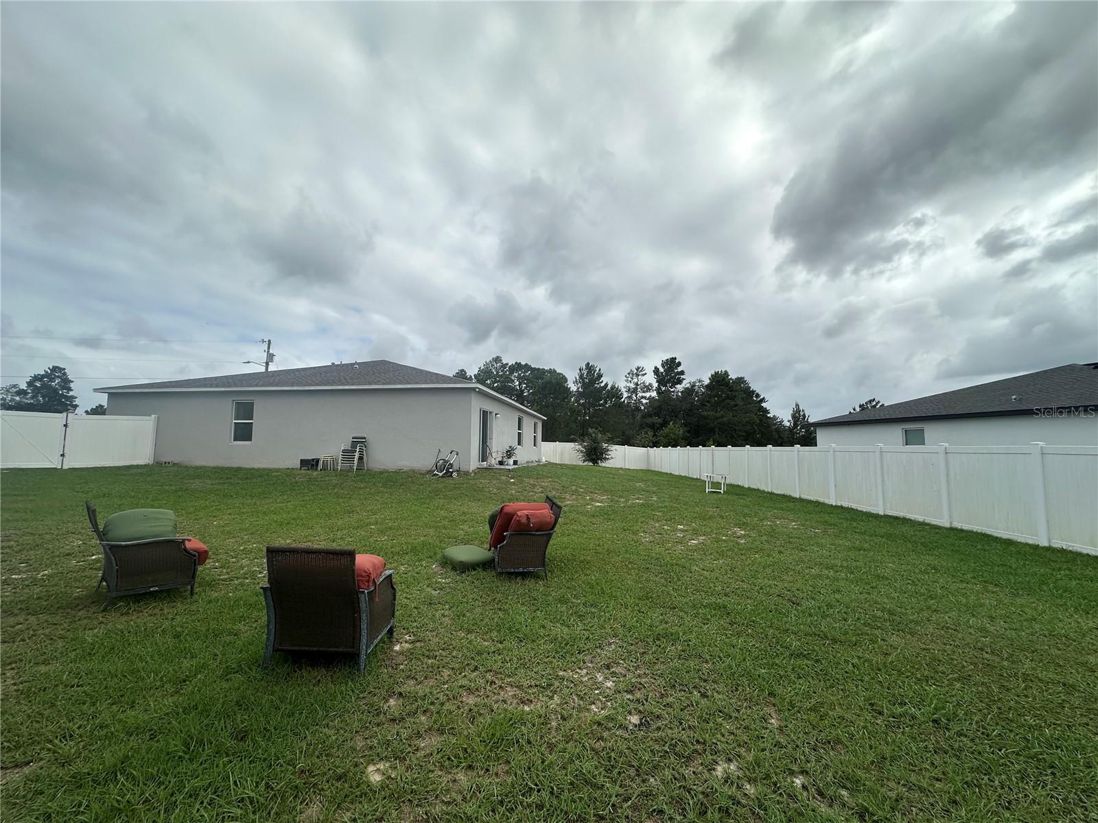 Listing photo 2 for 80 Zinnia Ln E