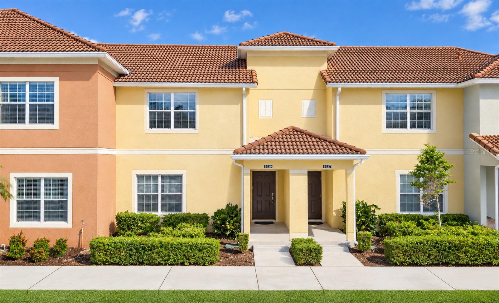 Listing photo 1 for 8939 Candy Palm Rd