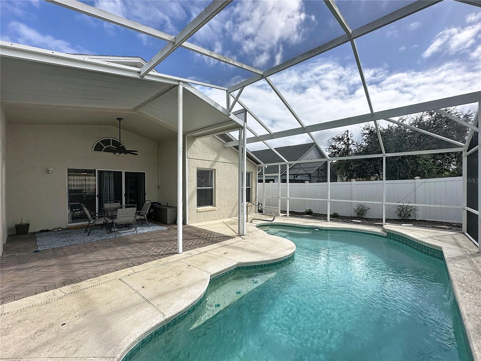 Listing photo 2 for 866 Knightsbridge Cir