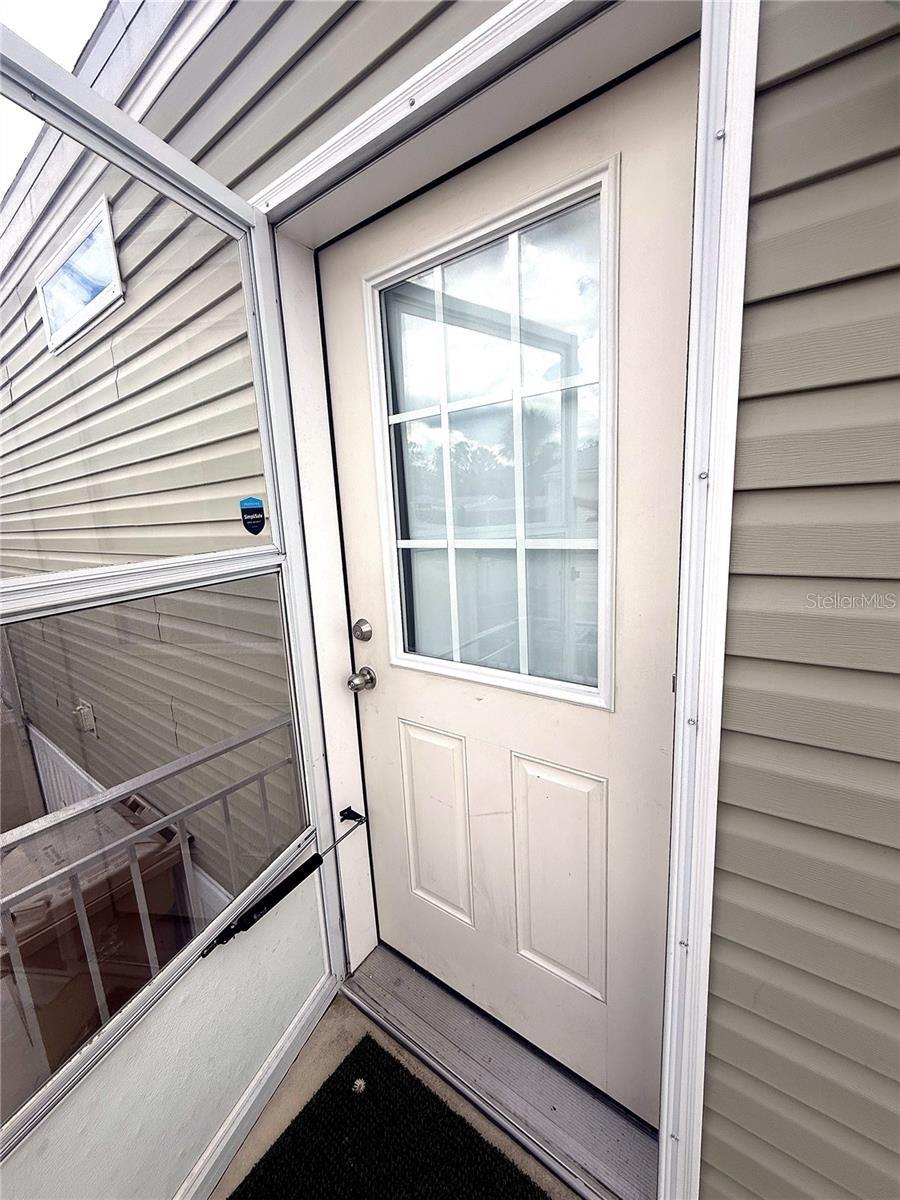 Listing photo 3 for 7060 Fairview Village Cir