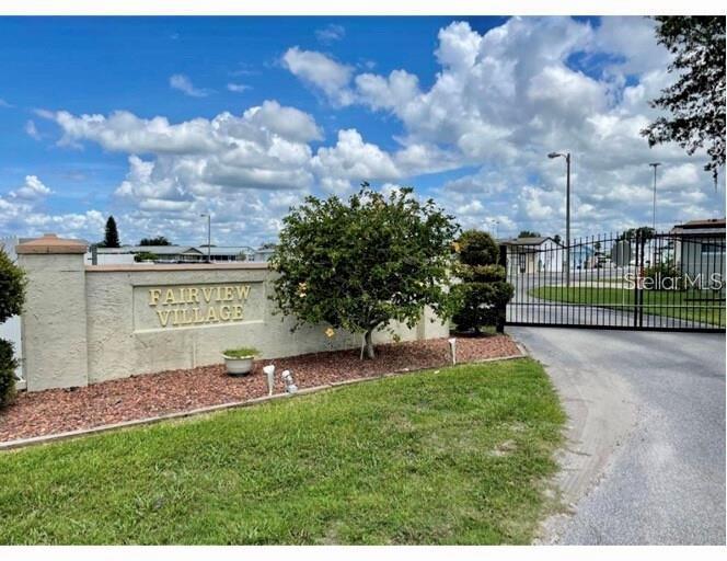 Listing photo 1 for 7060 Fairview Village Cir