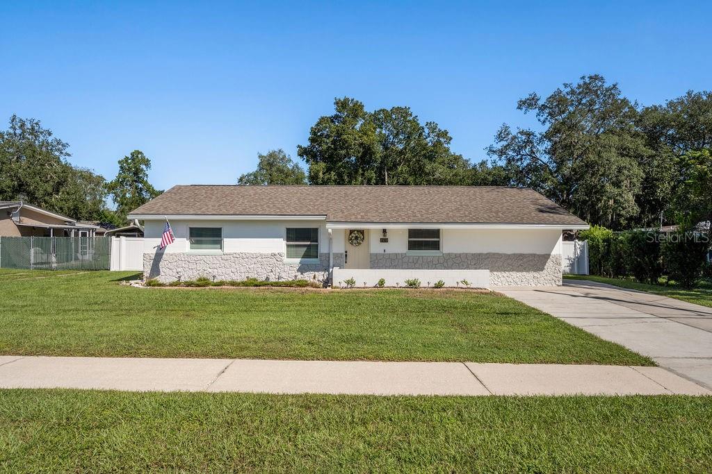 Listing photo 1 for 1970 W Lake Brantley Rd