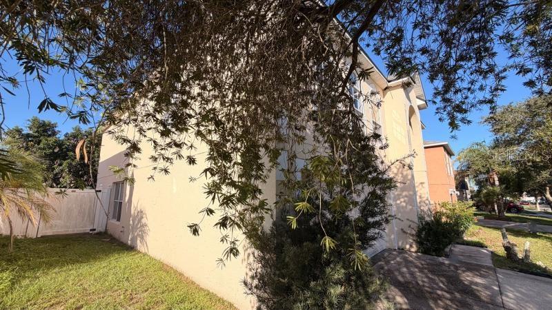 Listing photo 3 for 325 Thomasdale Ave