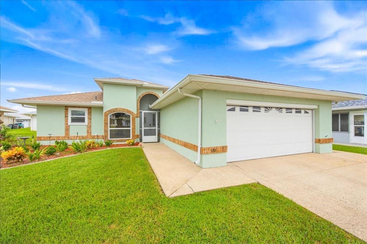 Listing photo 1 for 686 Paradise Pt