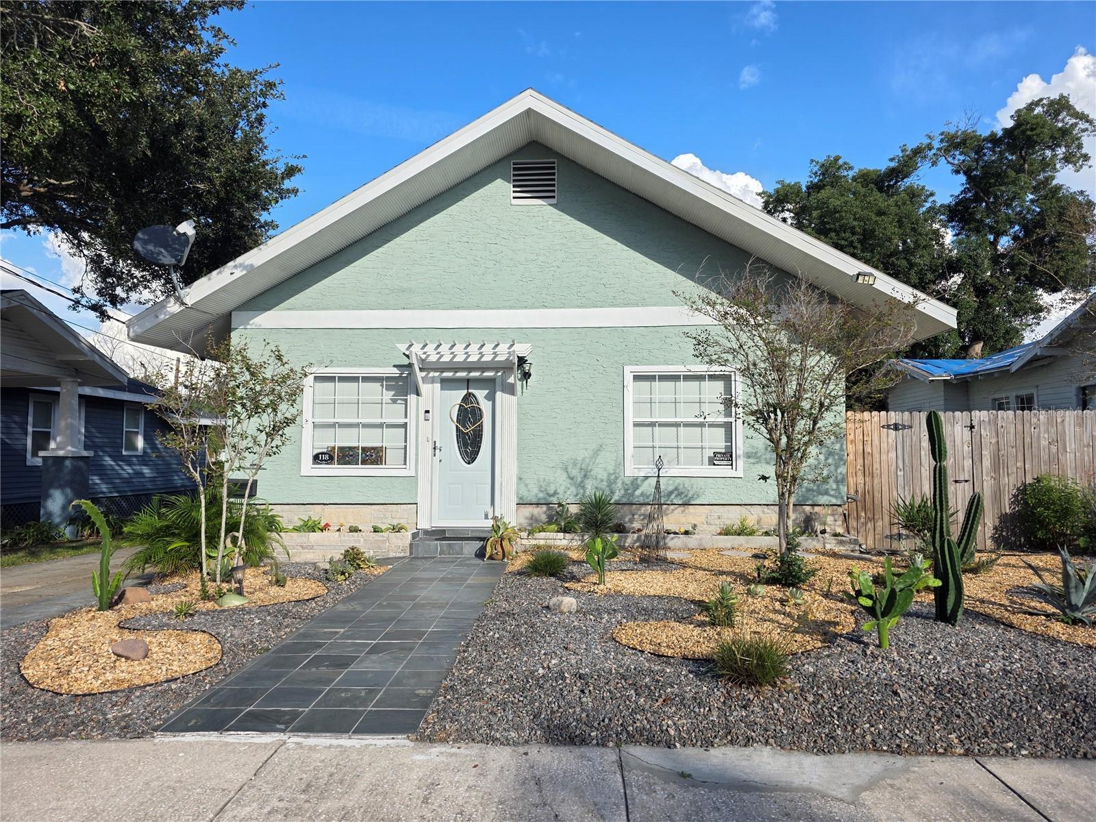 Listing photo 1 for 118 S Waterloo Ave