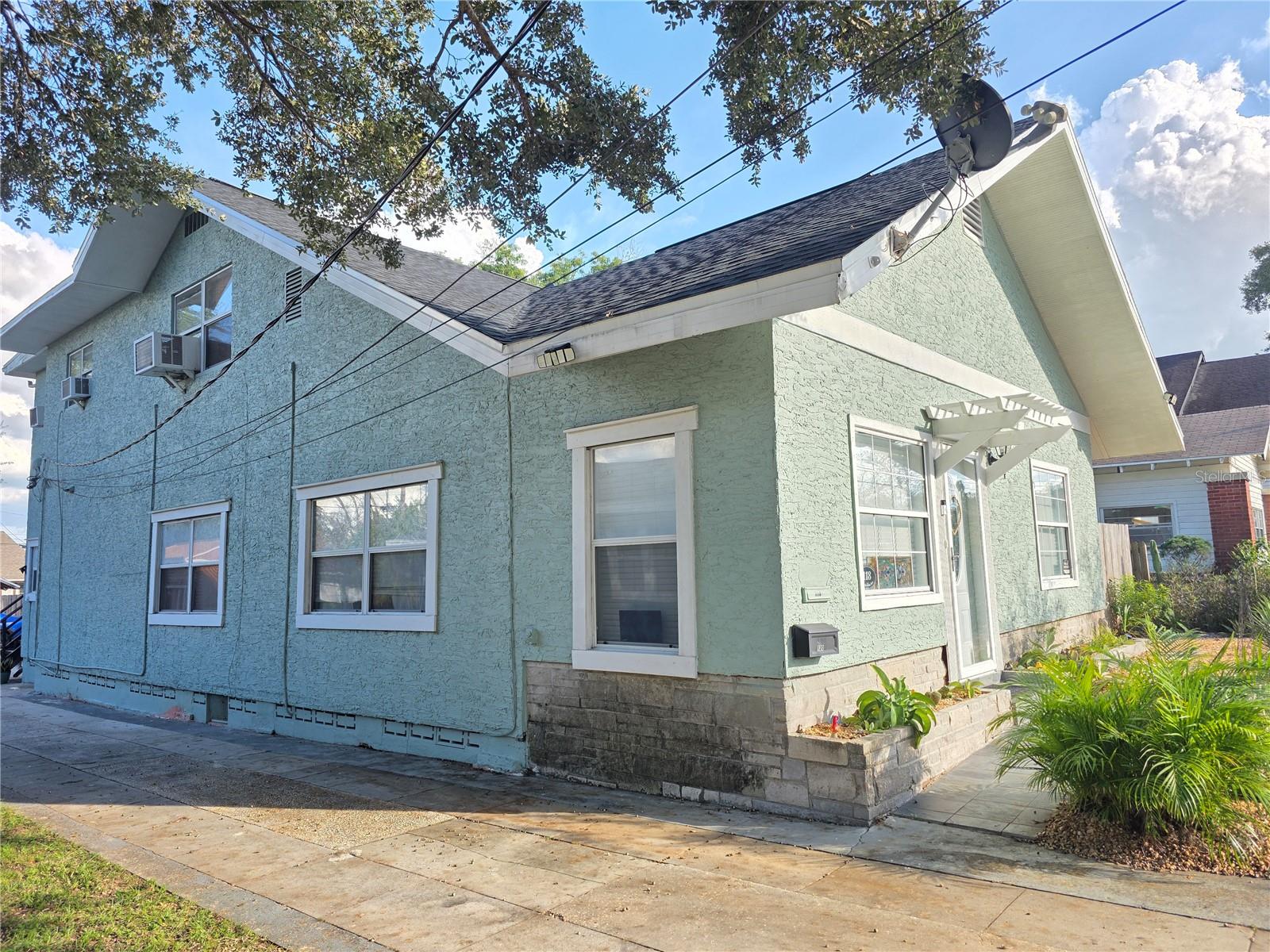 Listing photo 3 for 118 S Waterloo Ave