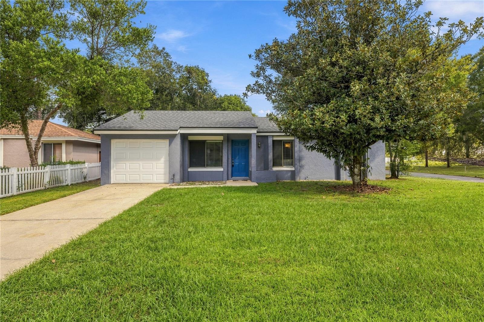 Listing photo for 425 S Hawthorn Cir