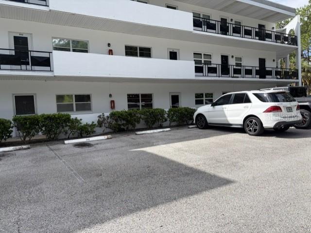 Listing photo 1 for 100 El Camino Dr #103