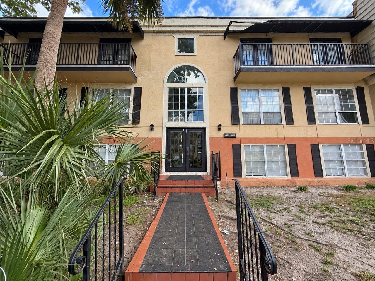 Listing photo 1 for 4171 Versailles Dr #4171g