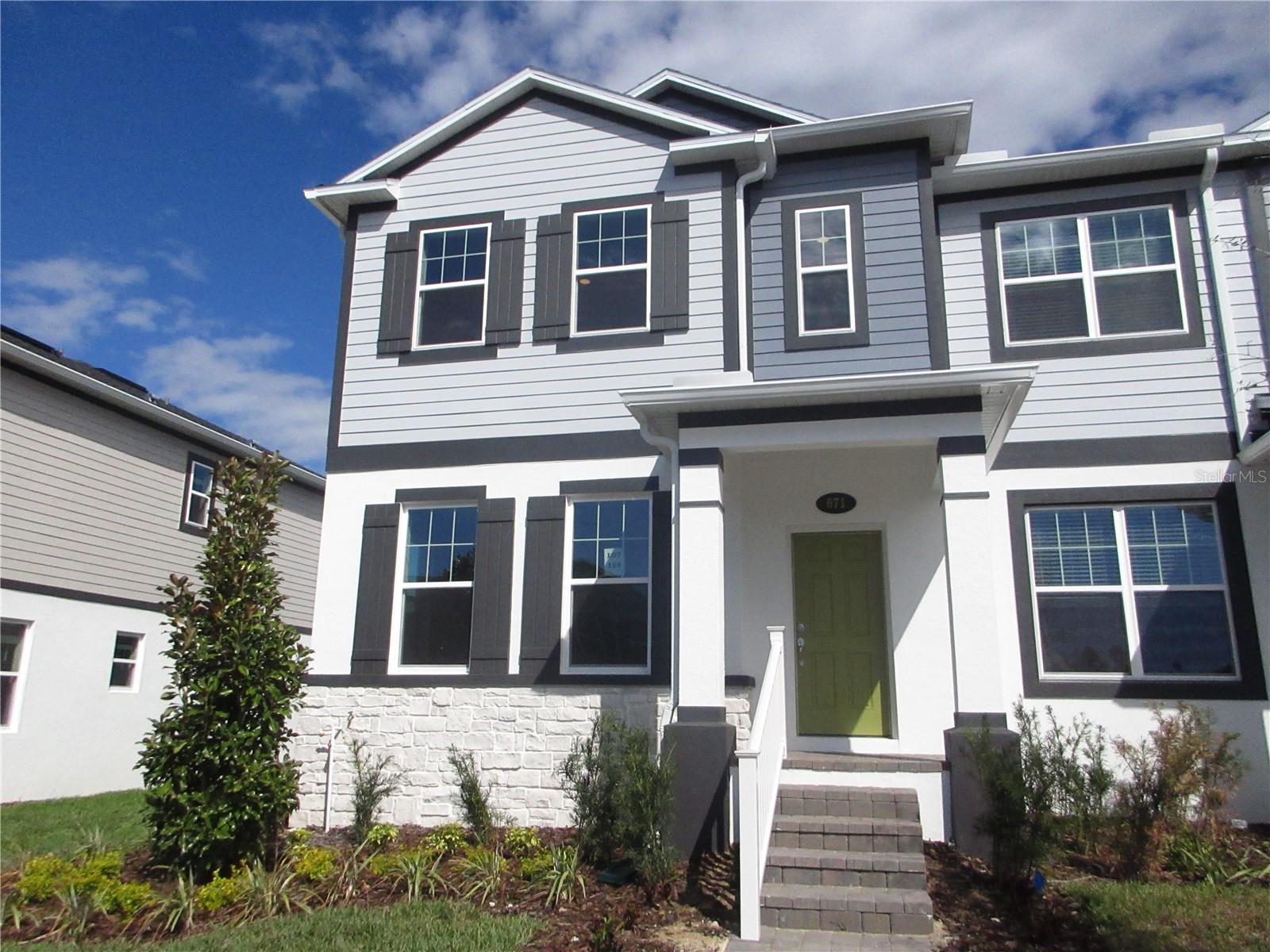 Listing photo 1 for 671 Pothos St