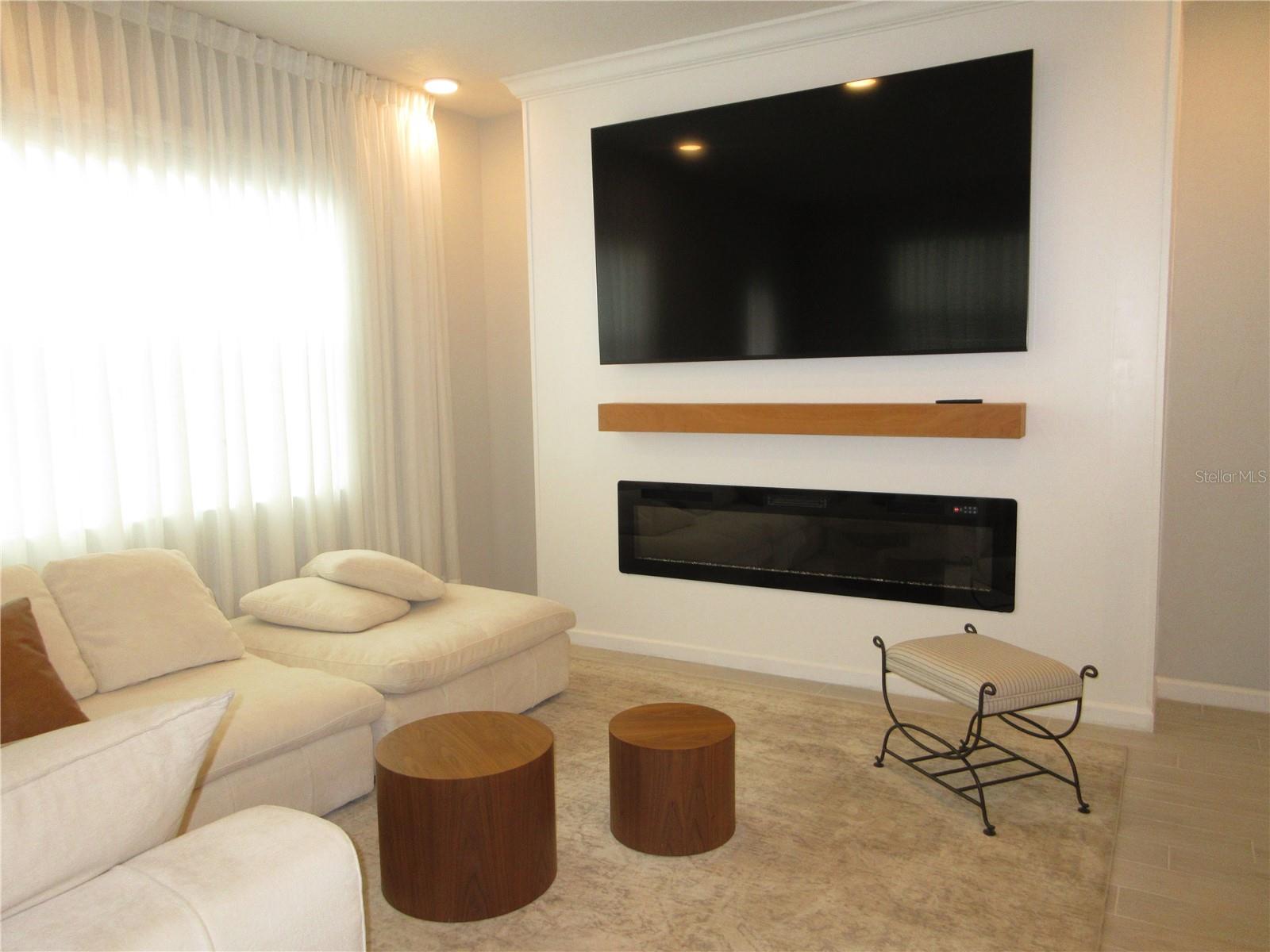 Listing photo 3 for 671 Pothos St