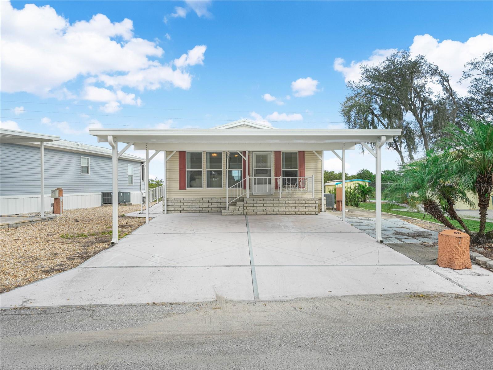 Listing photo 2 for 58 Silversides St