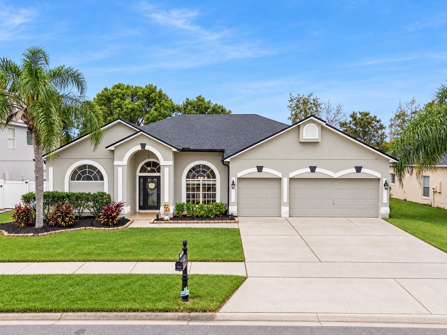 Listing photo 1 for 2201 Westbourne Dr