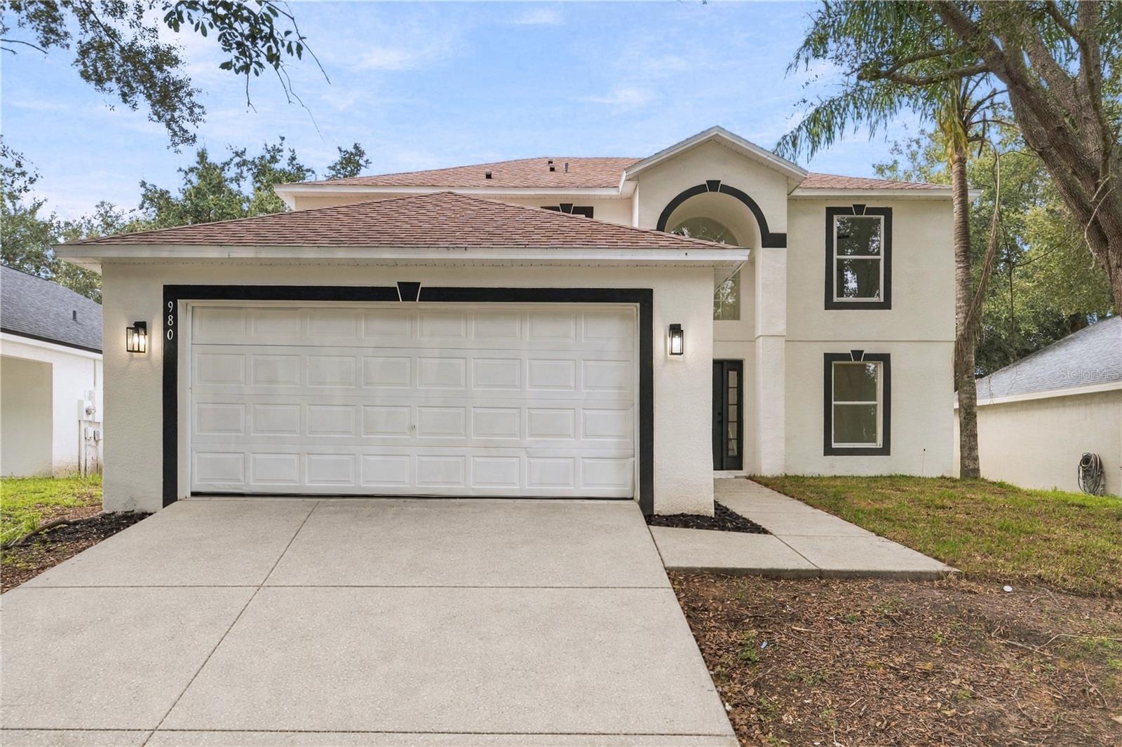 Listing photo 1 for 980 Mayfair St