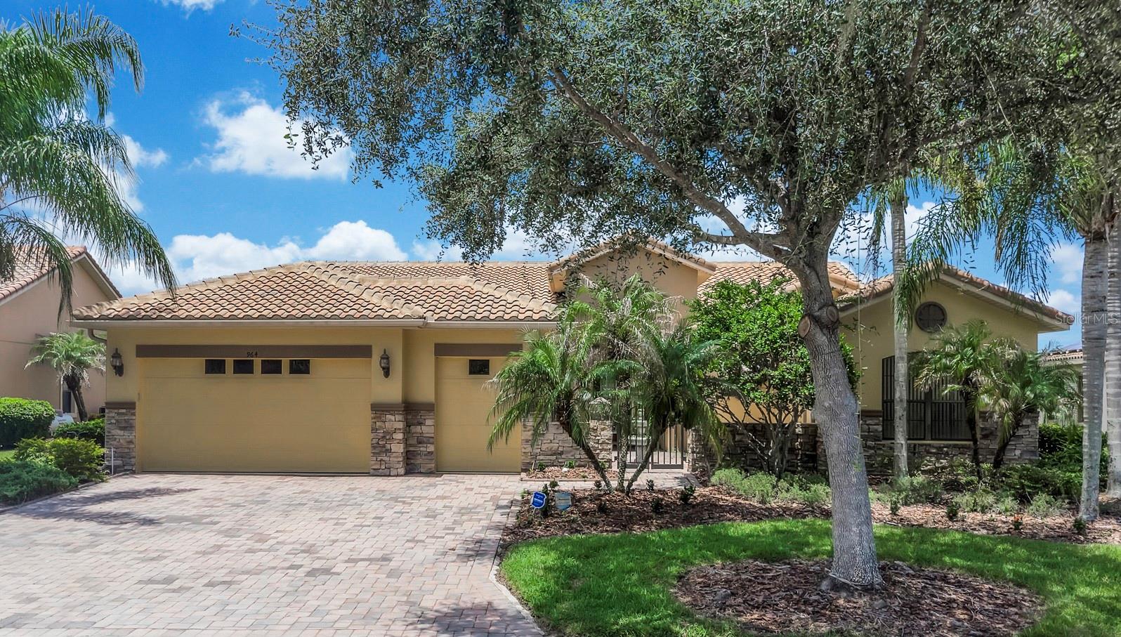 Listing photo 2 for 964 San Raphael St