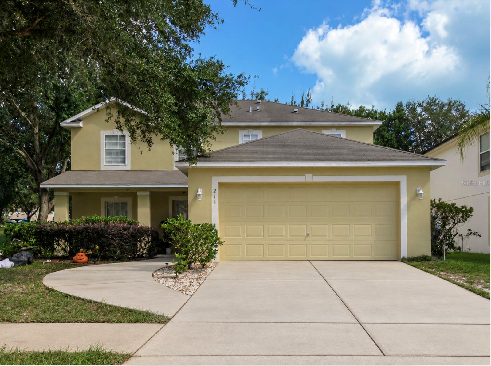 Listing photo 1 for 216 Tres Reyes Ln