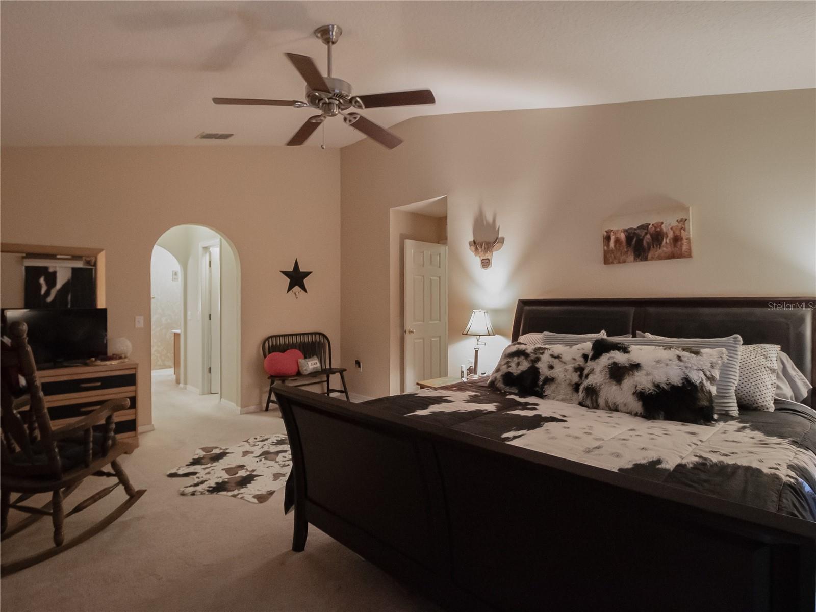 Listing photo 3 for 216 Tres Reyes Ln