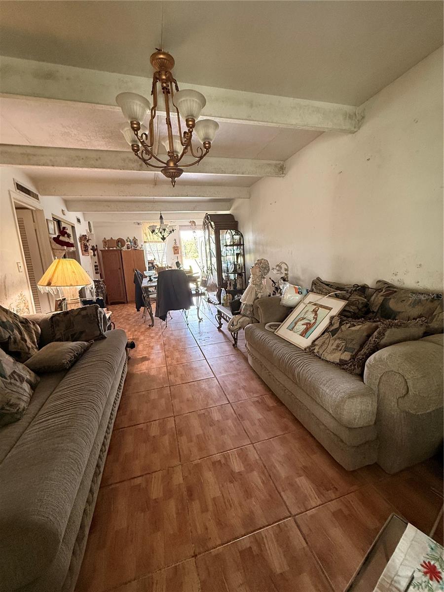 Listing photo 3 for 3843 Club Cir