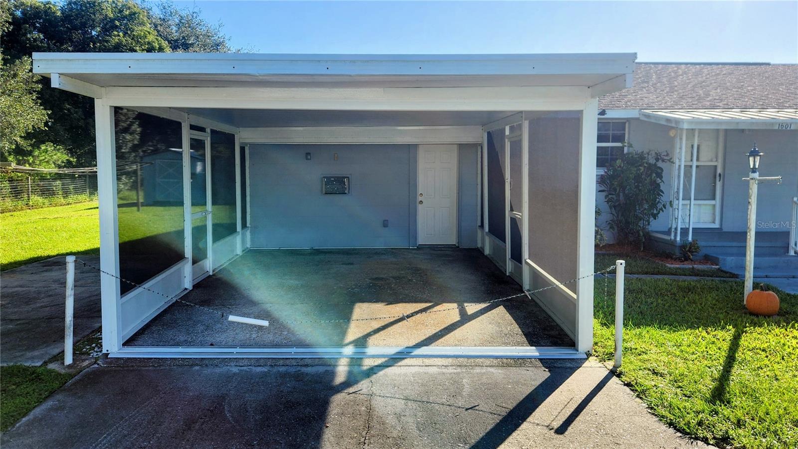Listing photo 3 for 1601 Trout Blvd