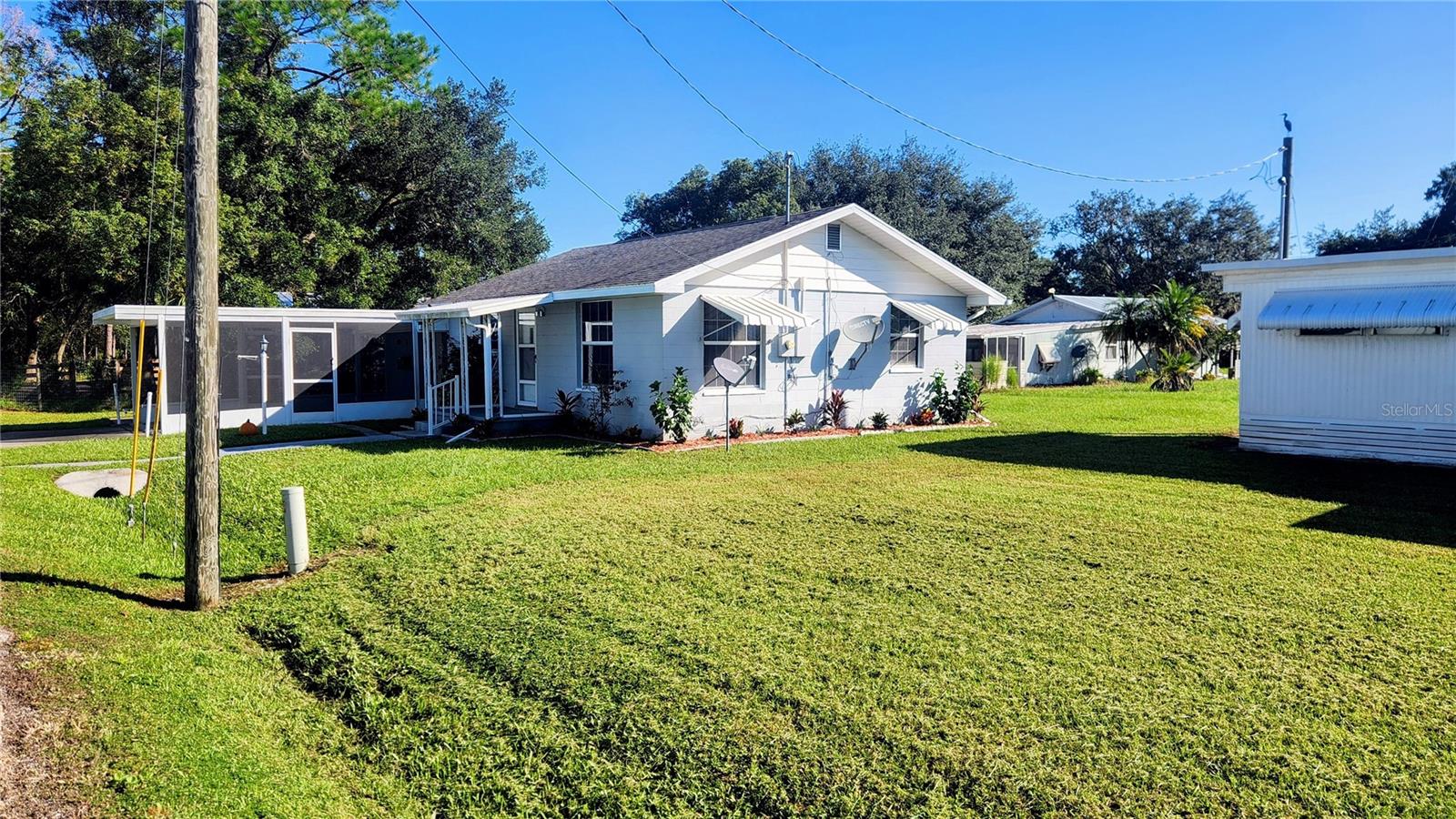 Listing photo 2 for 1601 Trout Blvd