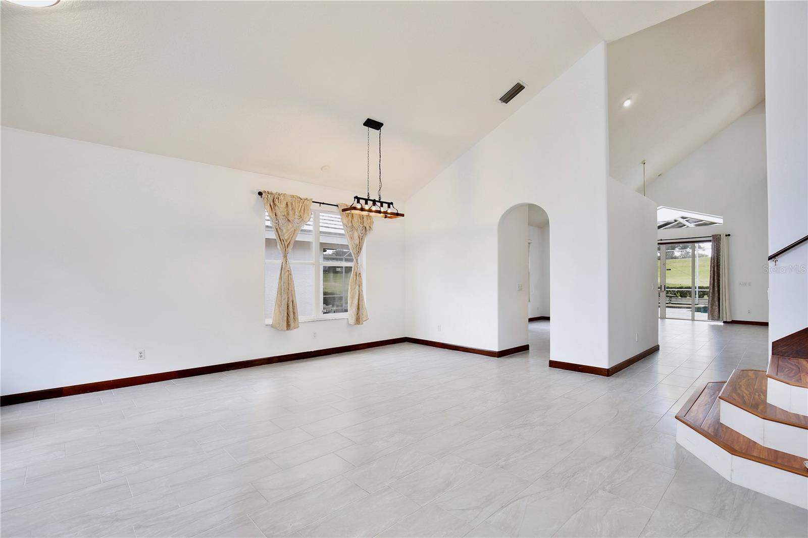 Listing photo 3 for 7268 Hawksnest Blvd