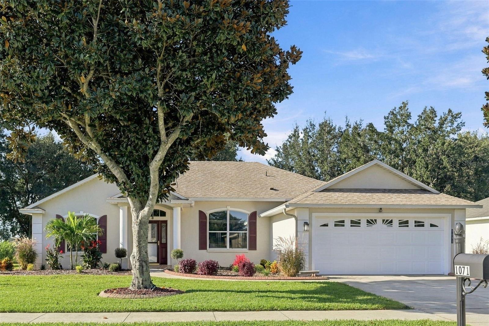 Listing photo 1 for 1071 Princeton Dr