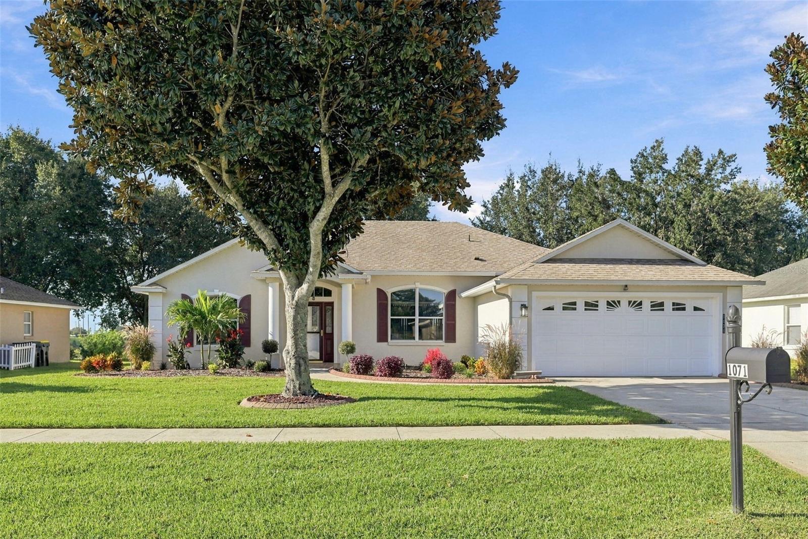Listing photo 2 for 1071 Princeton Dr